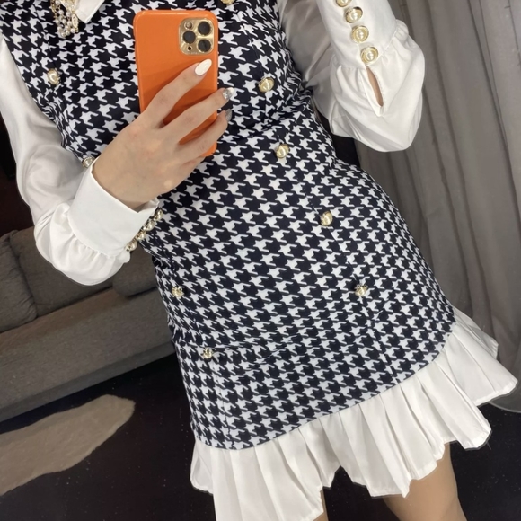 NWT HOUNDSTOOTH Long Sleeve Mini Pleated Dress S: SMALL- Large - Picture 2 of 3